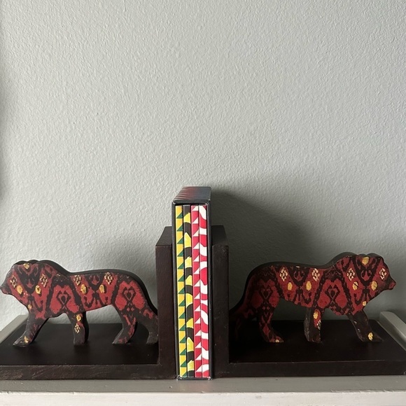 Bookends Painted Carved Wood Ikat Lions - Picture 1 of 9